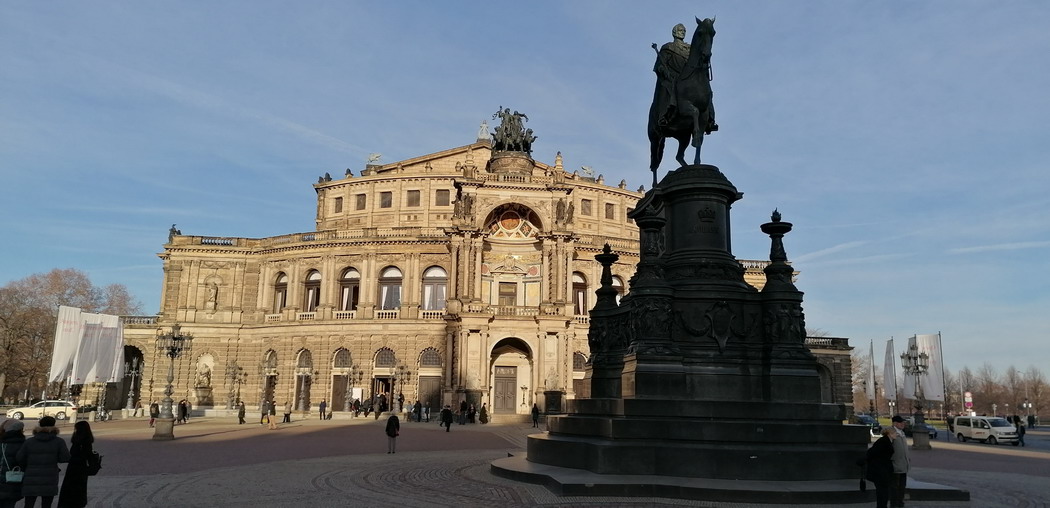 © ElegantClassics - Miloš Bittner